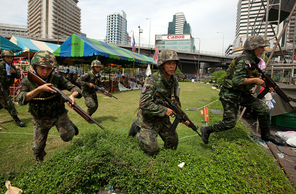Фотография: Кровавые столкновения в Тайланде (Часть 2) №15 - BigPicture.ru
