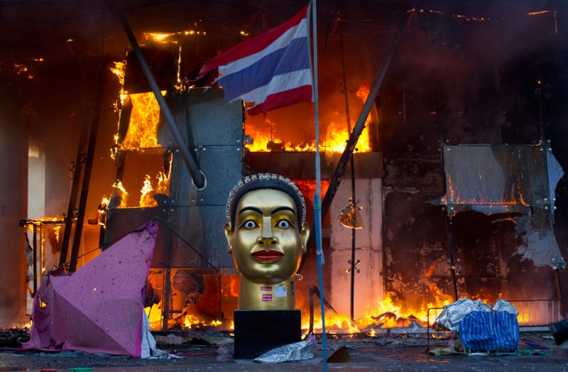Фотография: Кровавые столкновения в Тайланде (Часть 2) №1 - BigPicture.ru