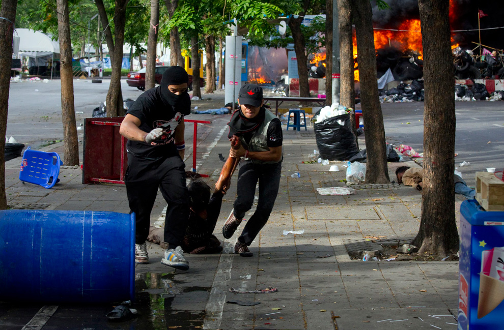 Фотография: Кровавые столкновения в Тайланде (Часть 2) №38 - BigPicture.ru