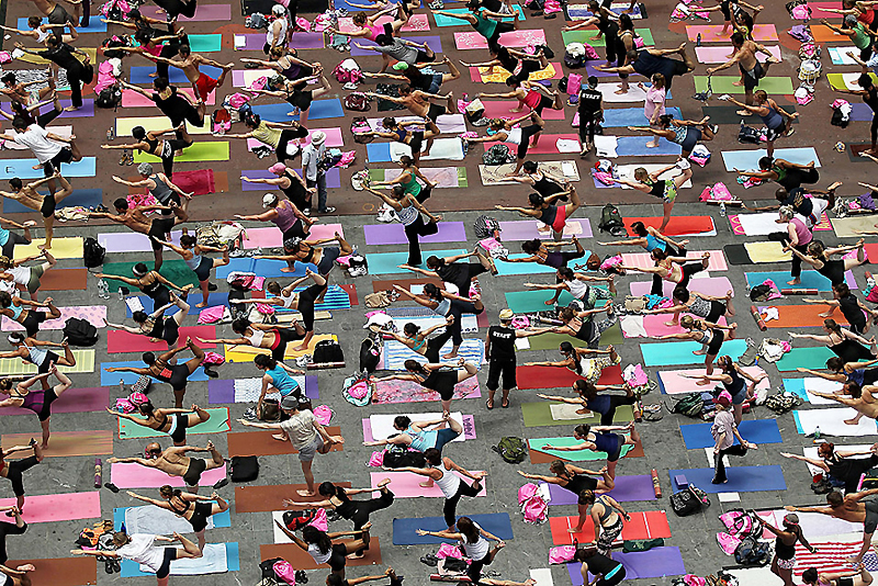 Фотография: Массовая йога на Таймс-сквер №13 - BigPicture.ru