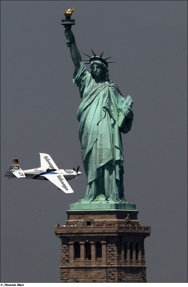Фотография: Авиагонка “Red Bull Air Race” в Нью-Йорке №12 - BigPicture.ru