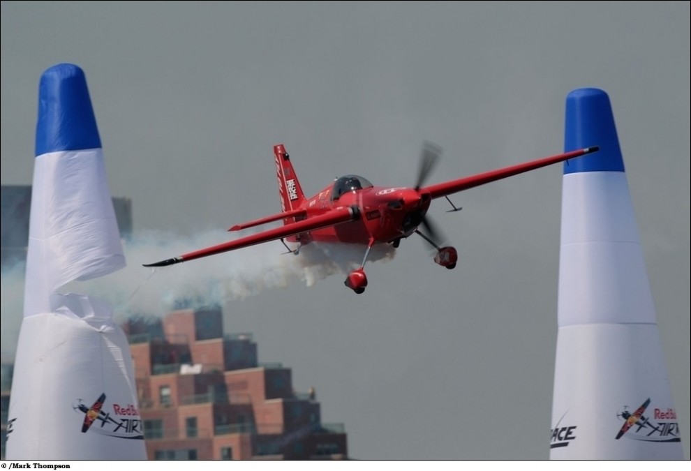 Фотография: Авиагонка “Red Bull Air Race” в Нью-Йорке №10 - BigPicture.ru