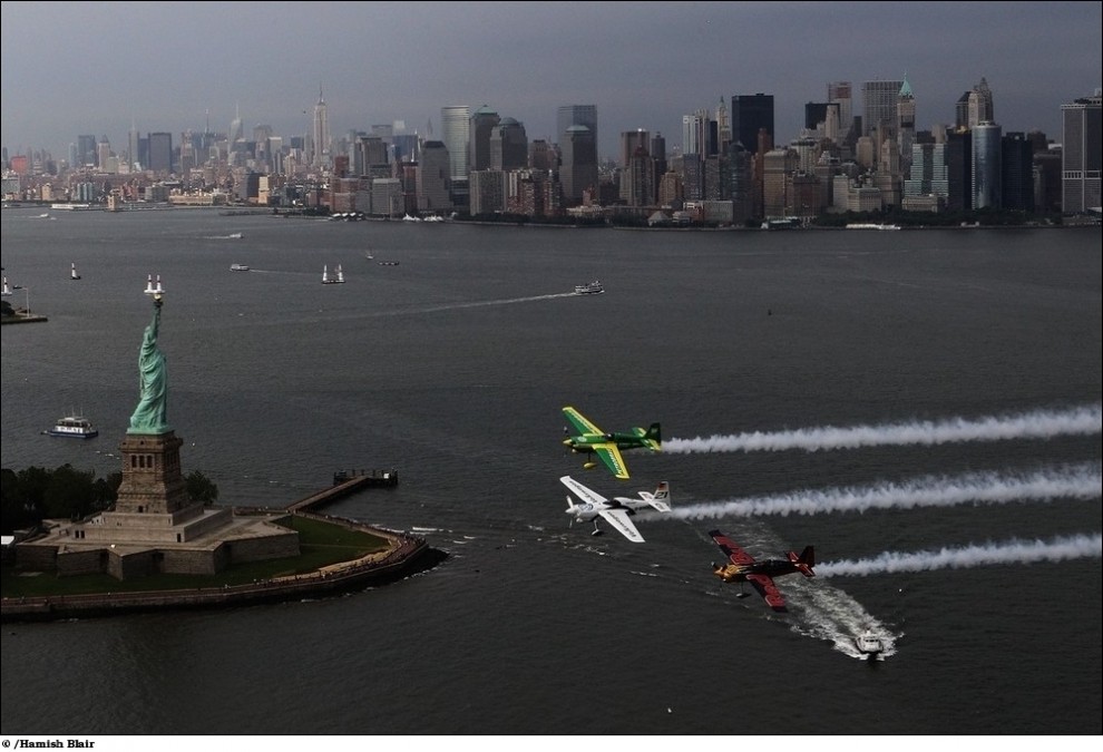 Фотография: Авиагонка “Red Bull Air Race” в Нью-Йорке №3 - BigPicture.ru
