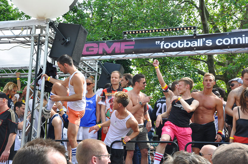 Фотография: Русские на берлинском гей-параде №35 - BigPicture.ru