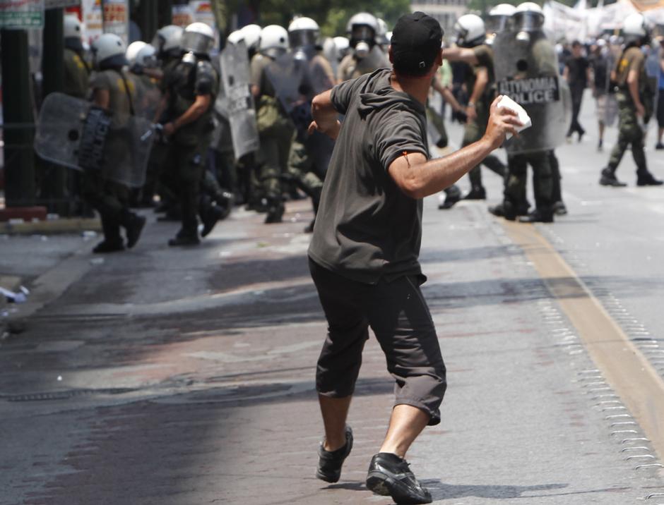 Фотография: В Греции снова массовые беспорядки №14 - BigPicture.ru