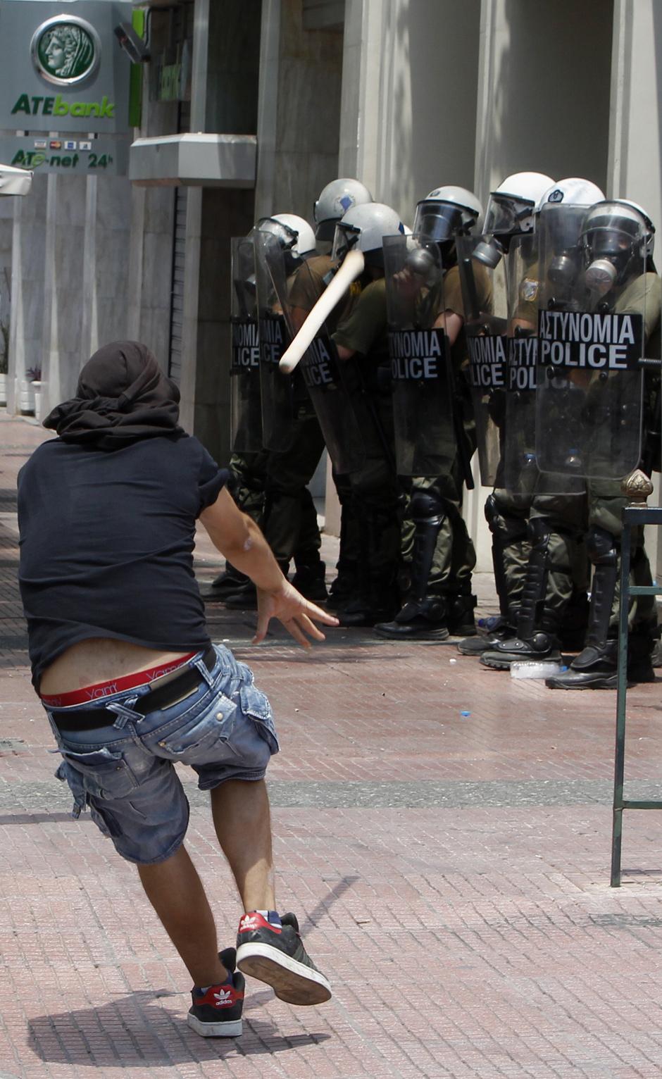Фотография: В Греции снова массовые беспорядки №11 - BigPicture.ru