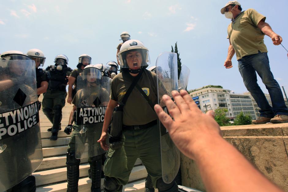Фотография: В Греции снова массовые беспорядки №10 - BigPicture.ru