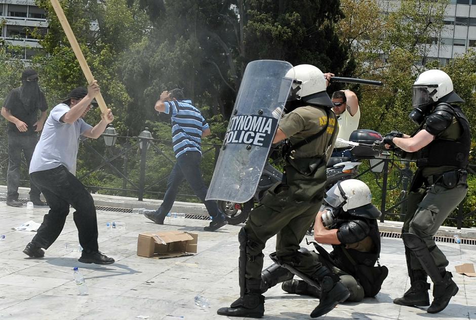 Фотография: В Греции снова массовые беспорядки №7 - BigPicture.ru