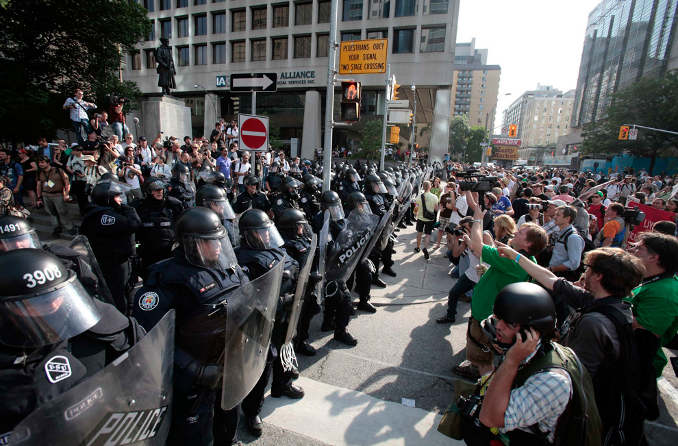 Фотография: Беспорядки во время саммита G20 в Торонто №14 - BigPicture.ru