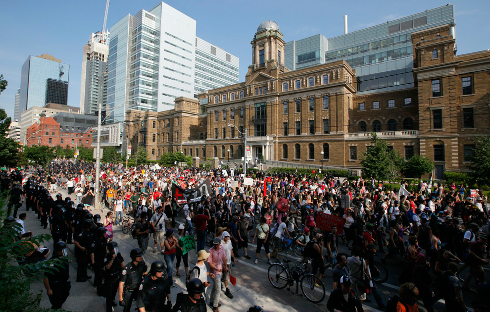 Фотография: Беспорядки во время саммита G20 в Торонто №17 - BigPicture.ru