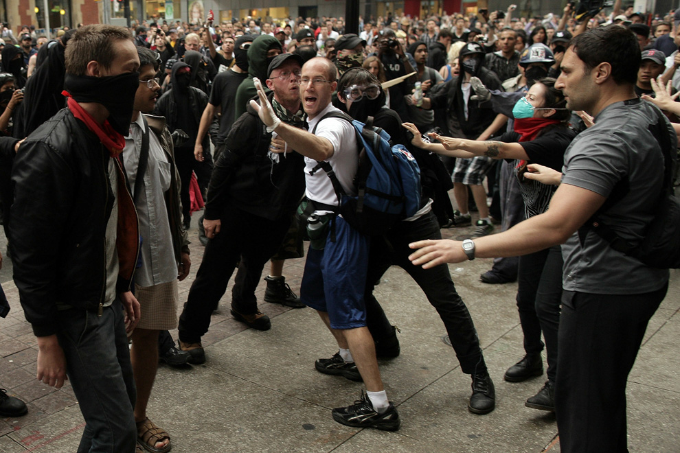 Фотография: Беспорядки во время саммита G20 в Торонто №23 - BigPicture.ru