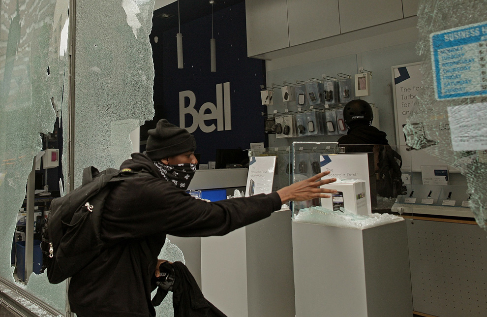 Фотография: Беспорядки во время саммита G20 в Торонто №26 - BigPicture.ru