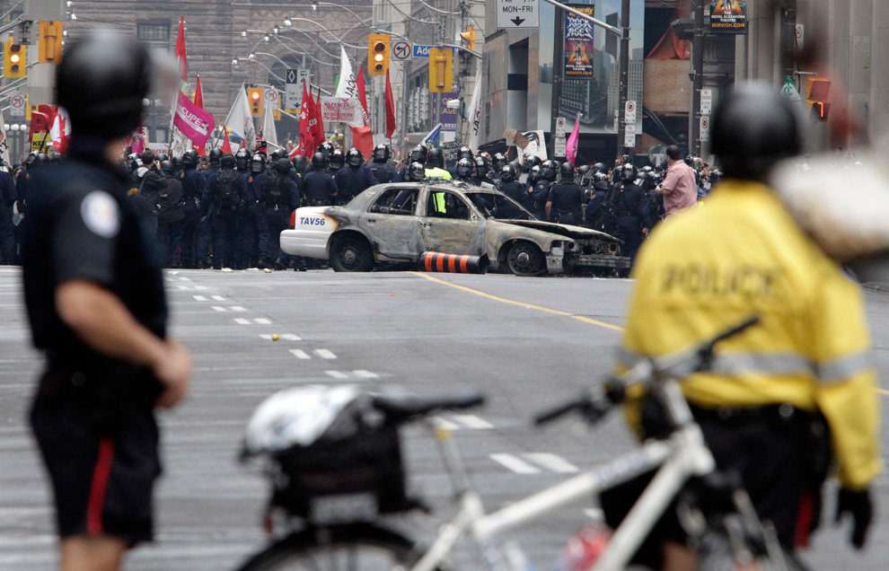 Фотография: Беспорядки во время саммита G20 в Торонто №32 - BigPicture.ru