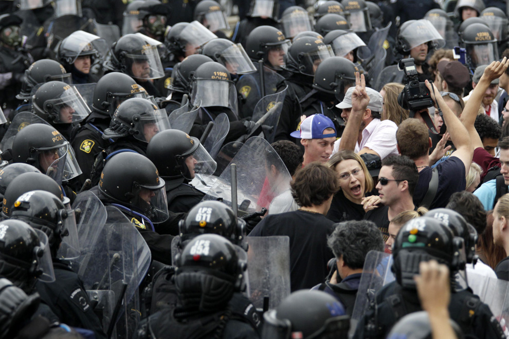 Фотография: Беспорядки во время саммита G20 в Торонто №41 - BigPicture.ru