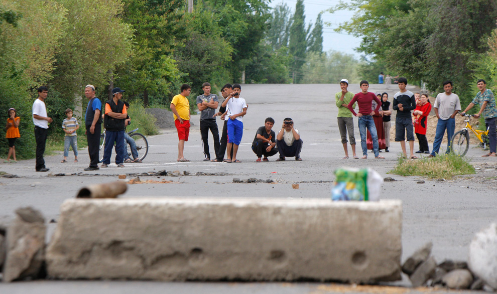 Фотография: Кровавые беспорядки в кыргызском Оше (Часть 4) №13 - BigPicture.ru