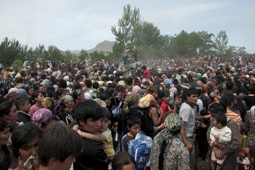 Фотография: Кровавые беспорядки в кыргызском Оше (Часть 3) №13 - BigPicture.ru