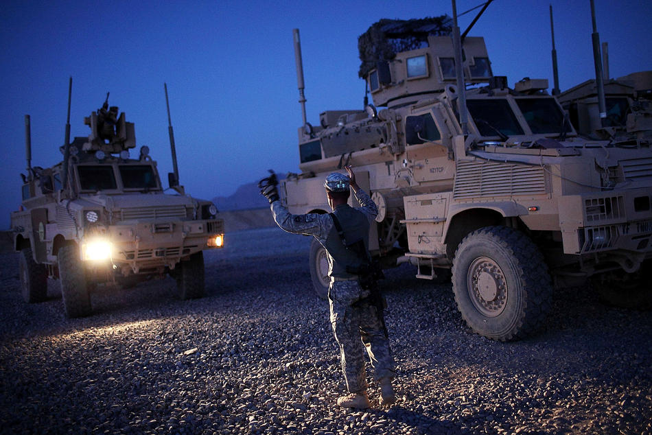 Фотография: Поиск самодельных взрывных устройств в Афганистане №3 - BigPicture.ru
