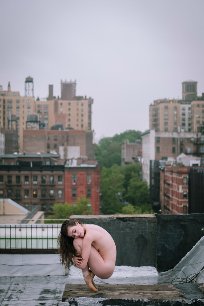 Фотография: Голая правда: 11 артистов рассказывают, почему согласились танцевать обнаженными на крышах Нью-Йорка №5 - BigPicture.ru