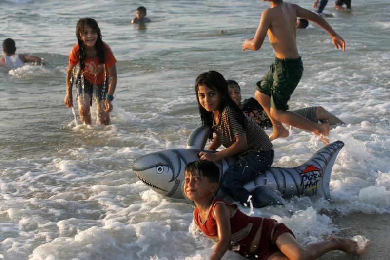 Фотография: Палестинцы на пляже в Секторе Газа №5 - BigPicture.ru