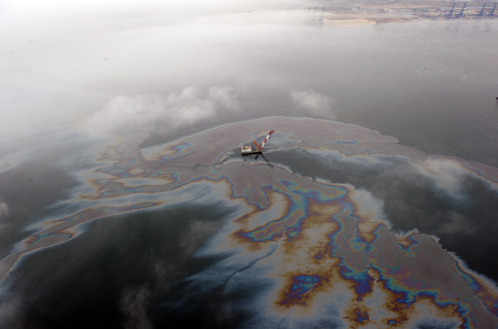 Фотография: Утечка нефти в Китае №9 - BigPicture.ru