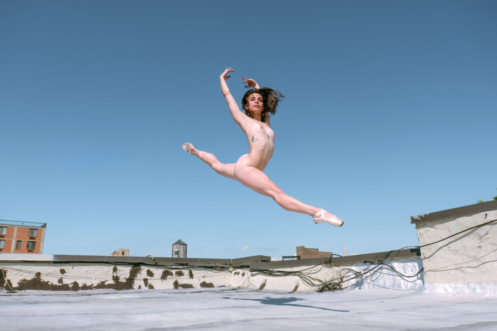 Фотография: Голая правда: 11 артистов рассказывают, почему согласились танцевать обнаженными на крышах Нью-Йорка №14 - BigPicture.ru