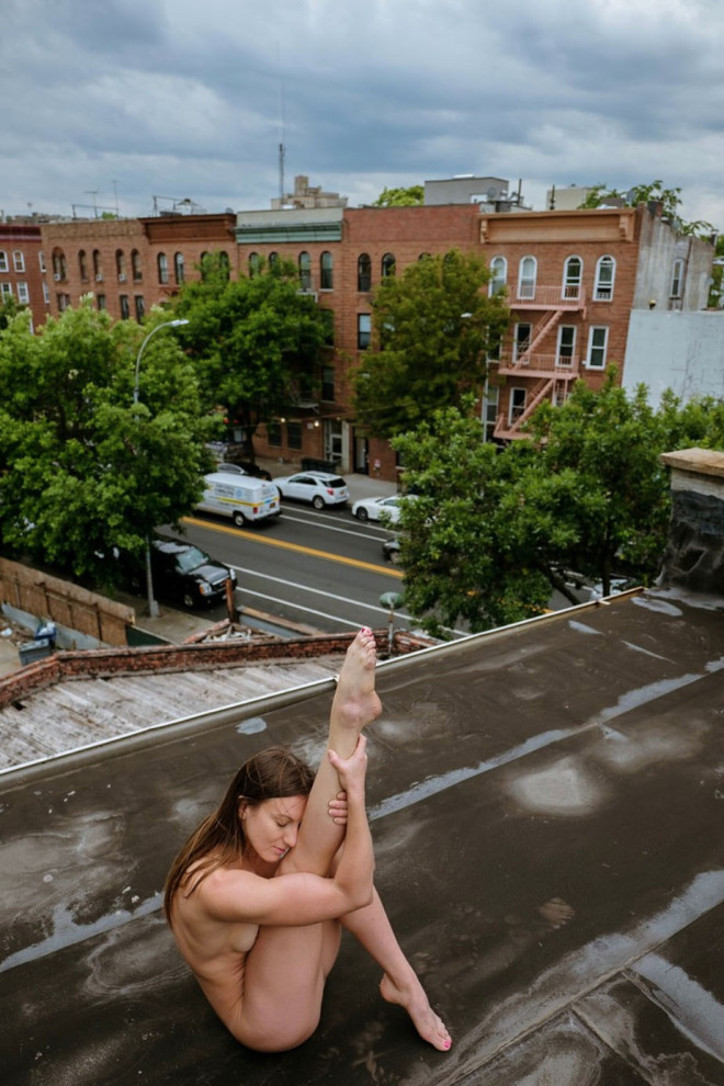 Фотография: Голая правда: 11 артистов рассказывают, почему согласились танцевать обнаженными на крышах Нью-Йорка №18 - BigPicture.ru