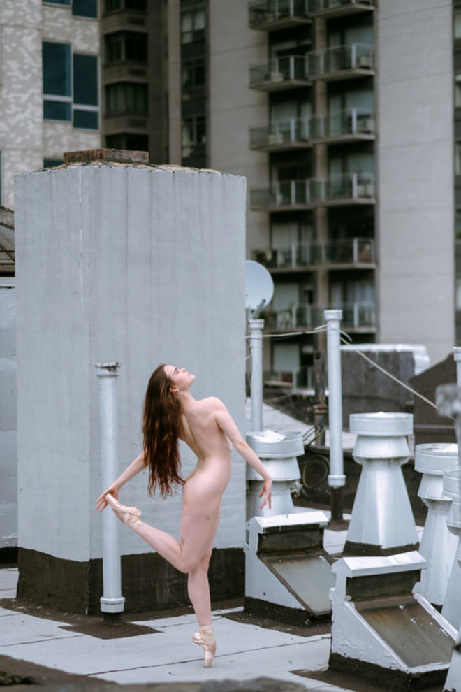 Фотография: Голая правда: 11 артистов рассказывают, почему согласились танцевать обнаженными на крышах Нью-Йорка №21 - BigPicture.ru