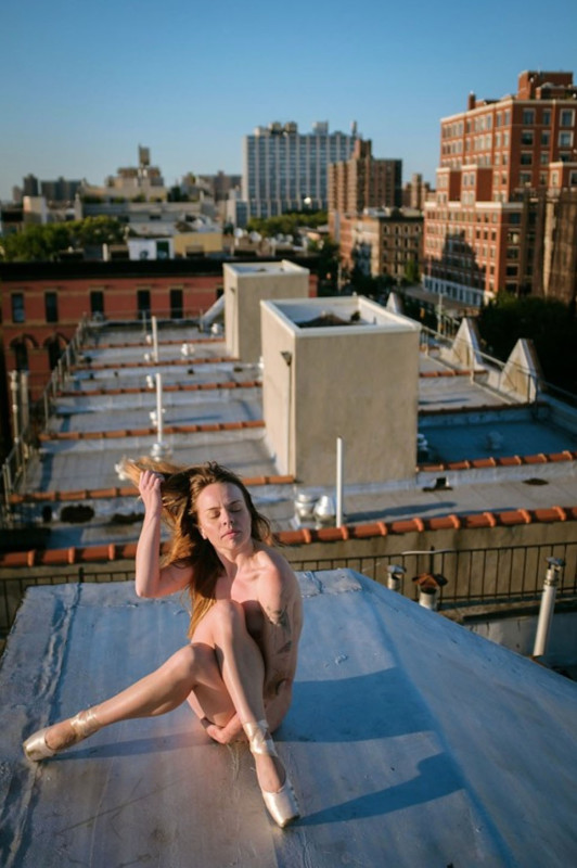 Фотография: Голая правда: 11 артистов рассказывают, почему согласились танцевать обнаженными на крышах Нью-Йорка №24 - BigPicture.ru