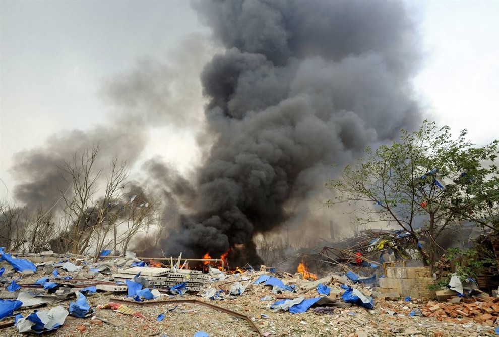 Фотография: Взрыв на химическом заводе в Китае №2 - BigPicture.ru