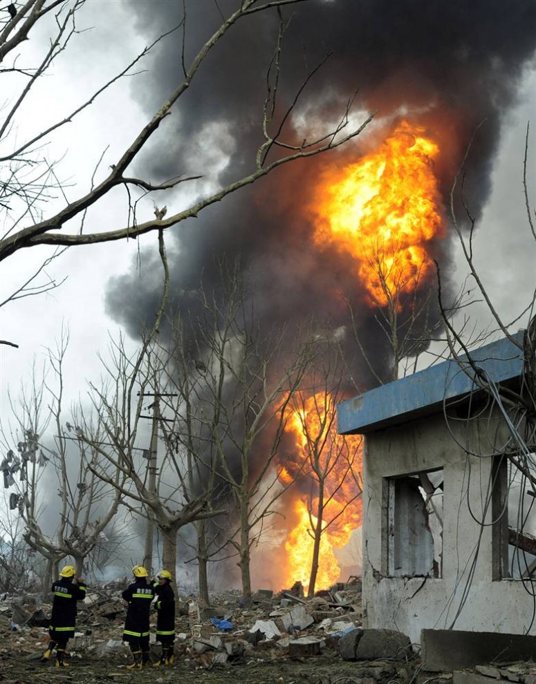 Фотография: Взрыв на химическом заводе в Китае №4 - BigPicture.ru