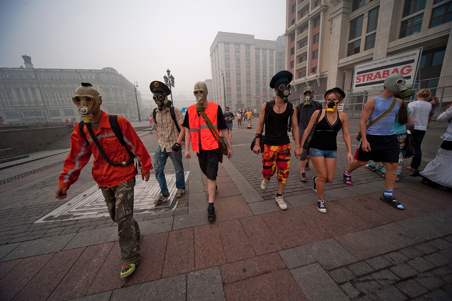 Фотография: Противогазы на Красной площади №2 - BigPicture.ru