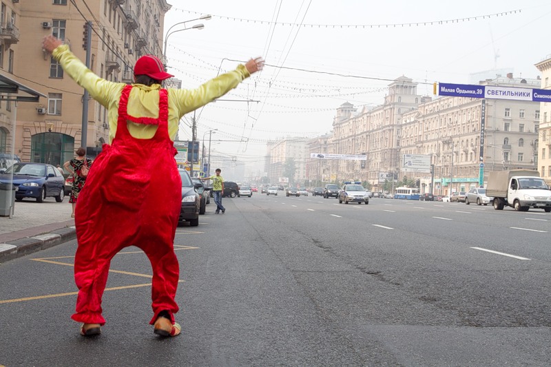 Фотография: Клоун в городе №5 - BigPicture.ru