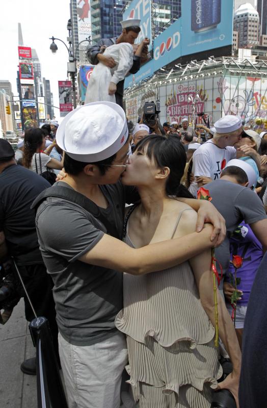 Фотография: Поцелуй на Таймс Сквер №5 - BigPicture.ru