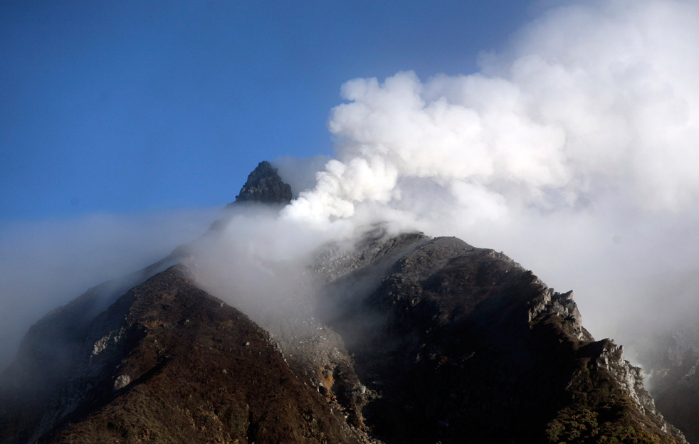 Фотография: Извержение вулкана Синабунг (Часть 2) №20 - BigPicture.ru