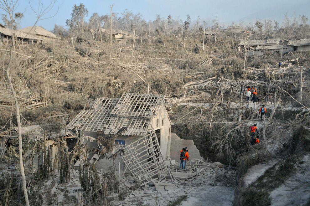 Фотография: Два стихийных бедствия в Индонезии №28 - BigPicture.ru
