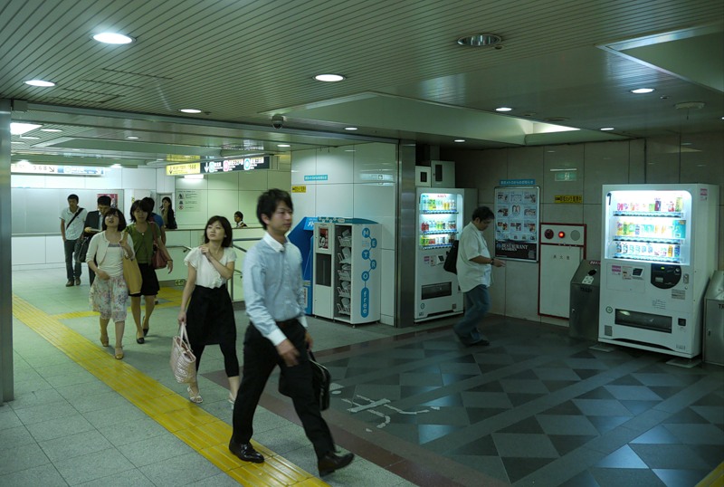 Фотография: Светлая сторона Токийского метро №20 - BigPicture.ru