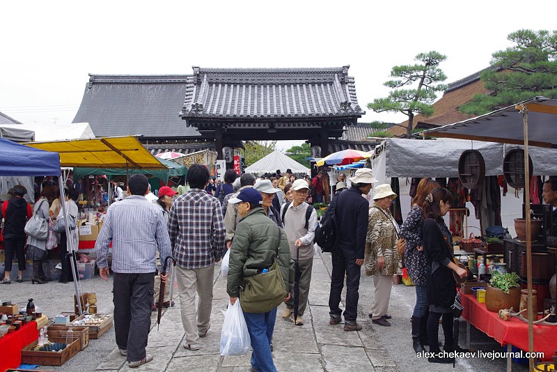 Блошиный рынок в Киото