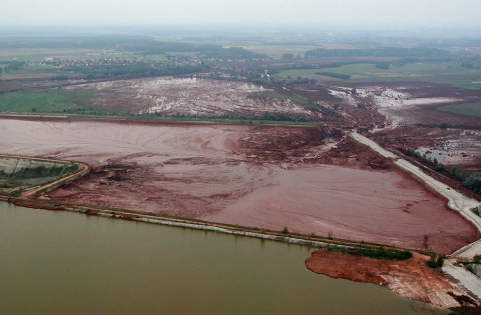 Фотография: Крупнейшая экологическая катастрофа в Венгрии (Часть 2) №2 - BigPicture.ru