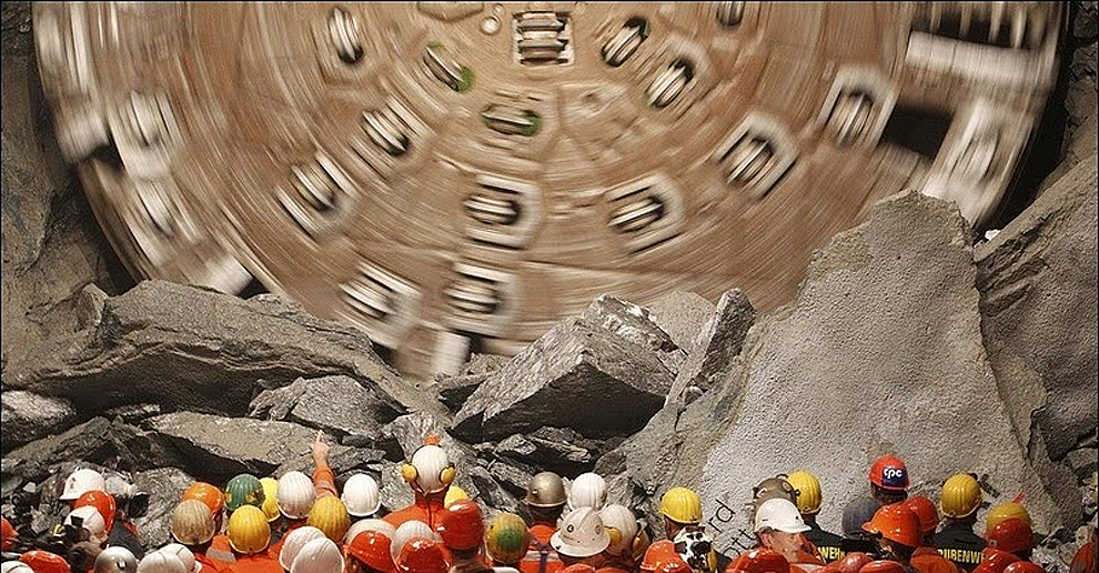 Фотография: В Швейцарии построили длиннейший в мире туннель №4 - BigPicture.ru