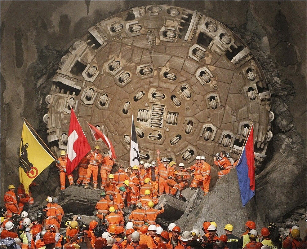 Фотография: В Швейцарии построили длиннейший в мире туннель №8 - BigPicture.ru