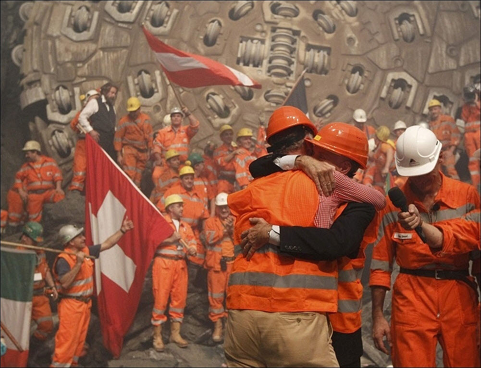 Фотография: В Швейцарии построили длиннейший в мире туннель №6 - BigPicture.ru