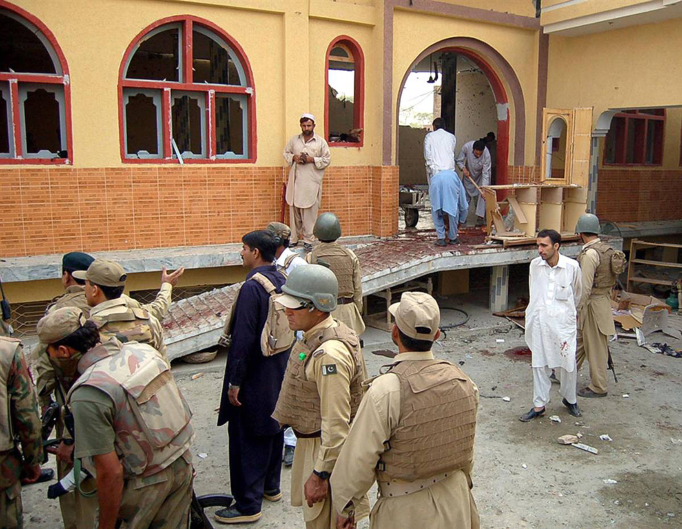 Фотография: Атака смертника в пакистанской мечети №4 - BigPicture.ru