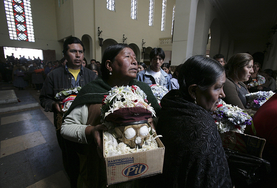 Фотография: Освящение черепов в Боливии №5 - BigPicture.ru