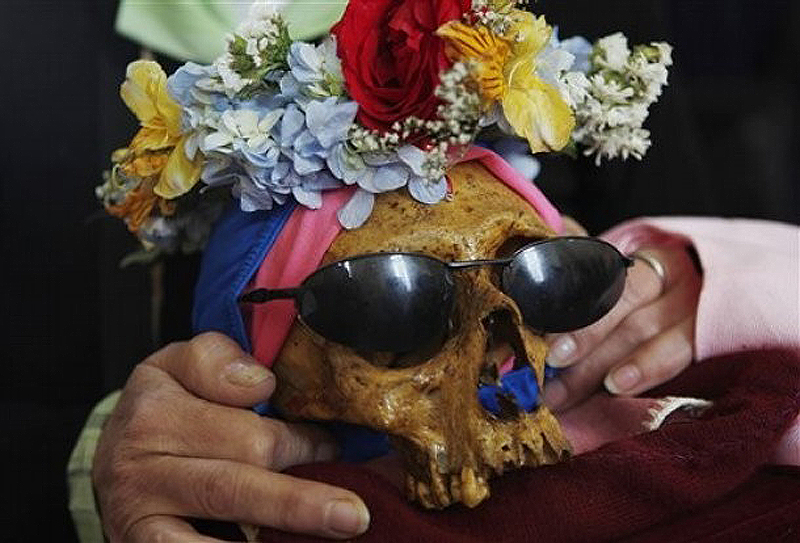 Фотография: Освящение черепов в Боливии №7 - BigPicture.ru