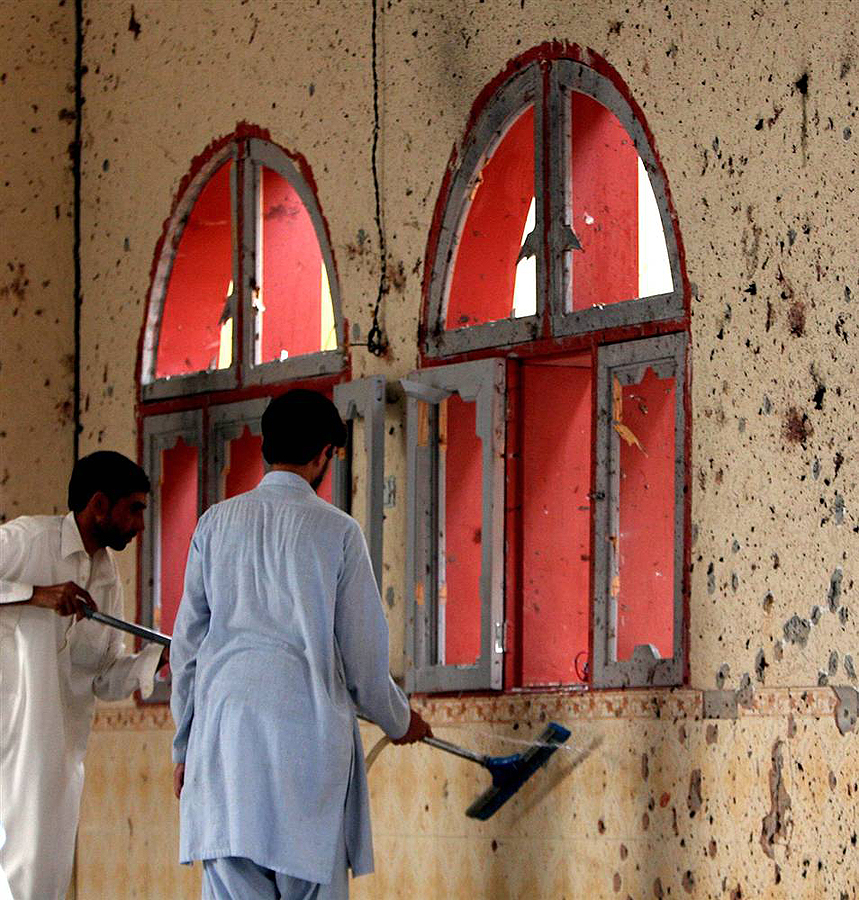 Фотография: Атака смертника в пакистанской мечети №10 - BigPicture.ru
