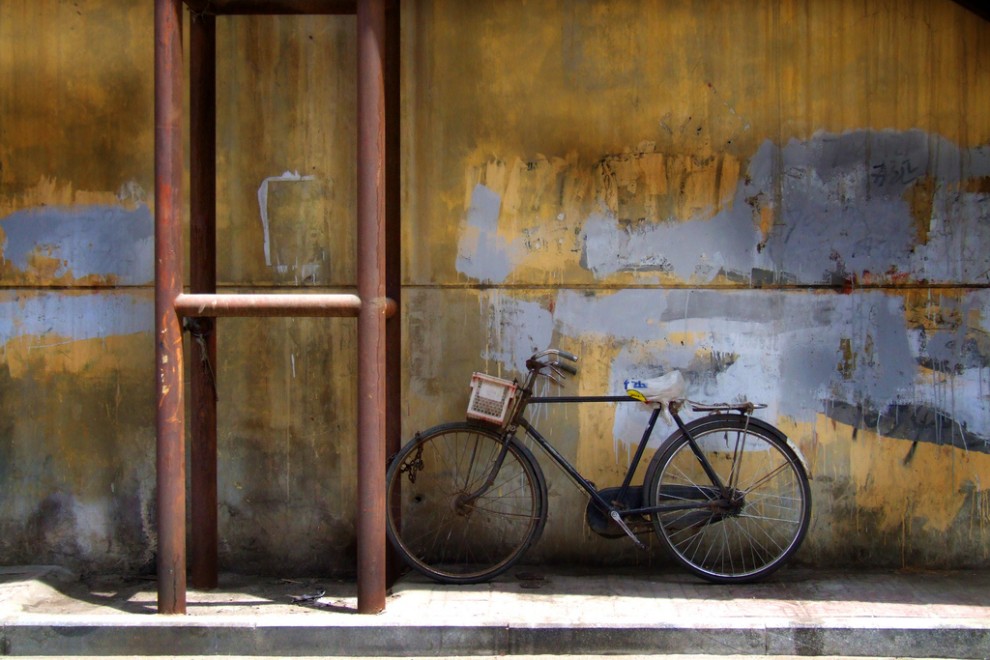 Фотография: Велосипед у стены №11 - BigPicture.ru