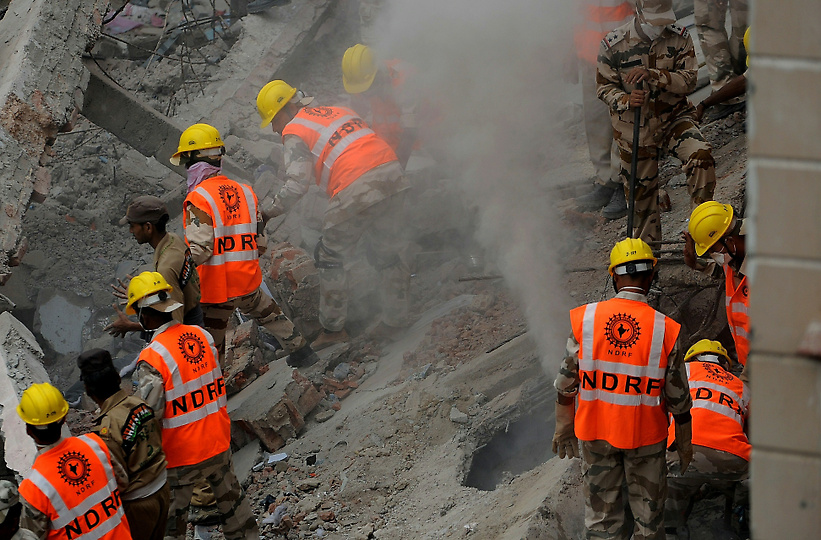 Фотография: В Индии рухнул пятиэтажный жилой дом №15 - BigPicture.ru
