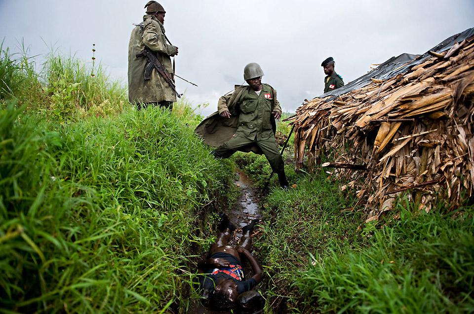 Фотография: Изнасилование - способ ведения войны в Восточном Конго №4 - BigPicture.ru