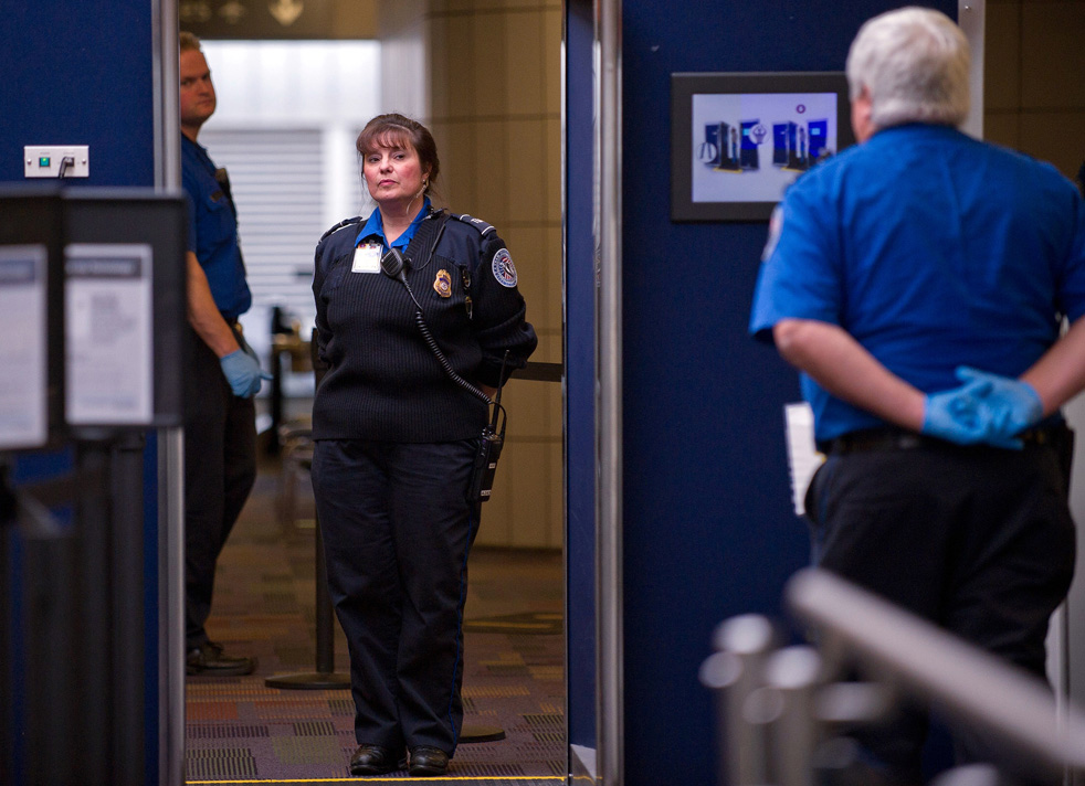 Фотография: Нескромные меры безопасности в американских аэропортах №19 - BigPicture.ru