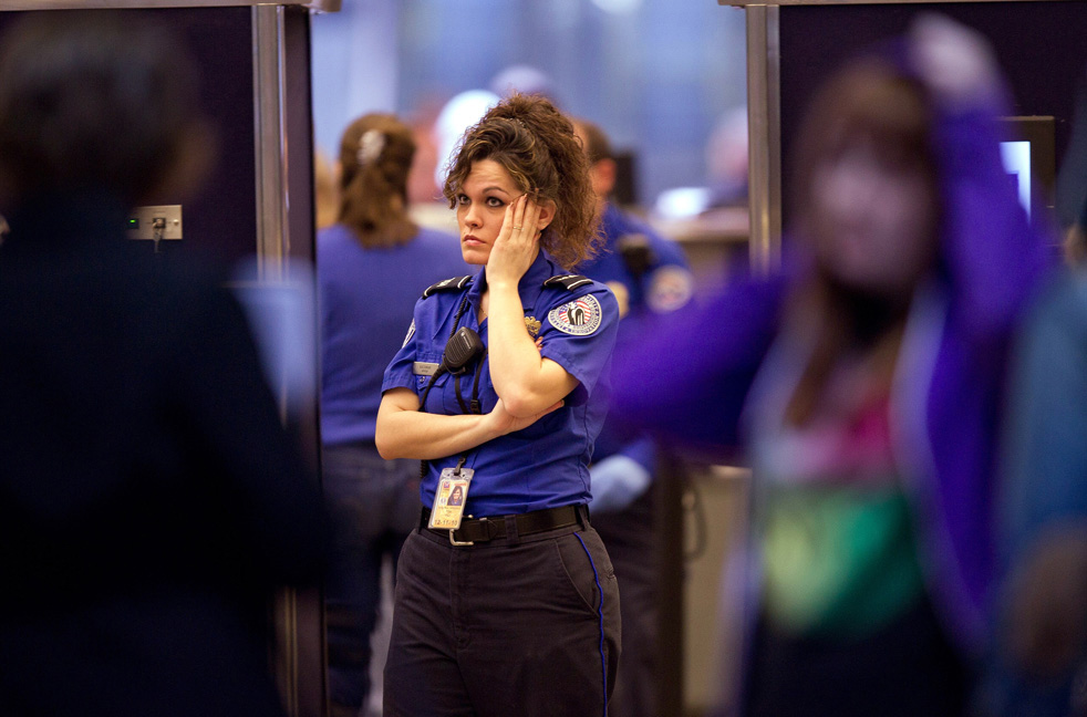 Фотография: Нескромные меры безопасности в американских аэропортах №21 - BigPicture.ru